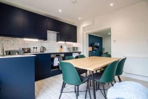 Spacious 3 Bed 3 Bath Aldgate Apartment